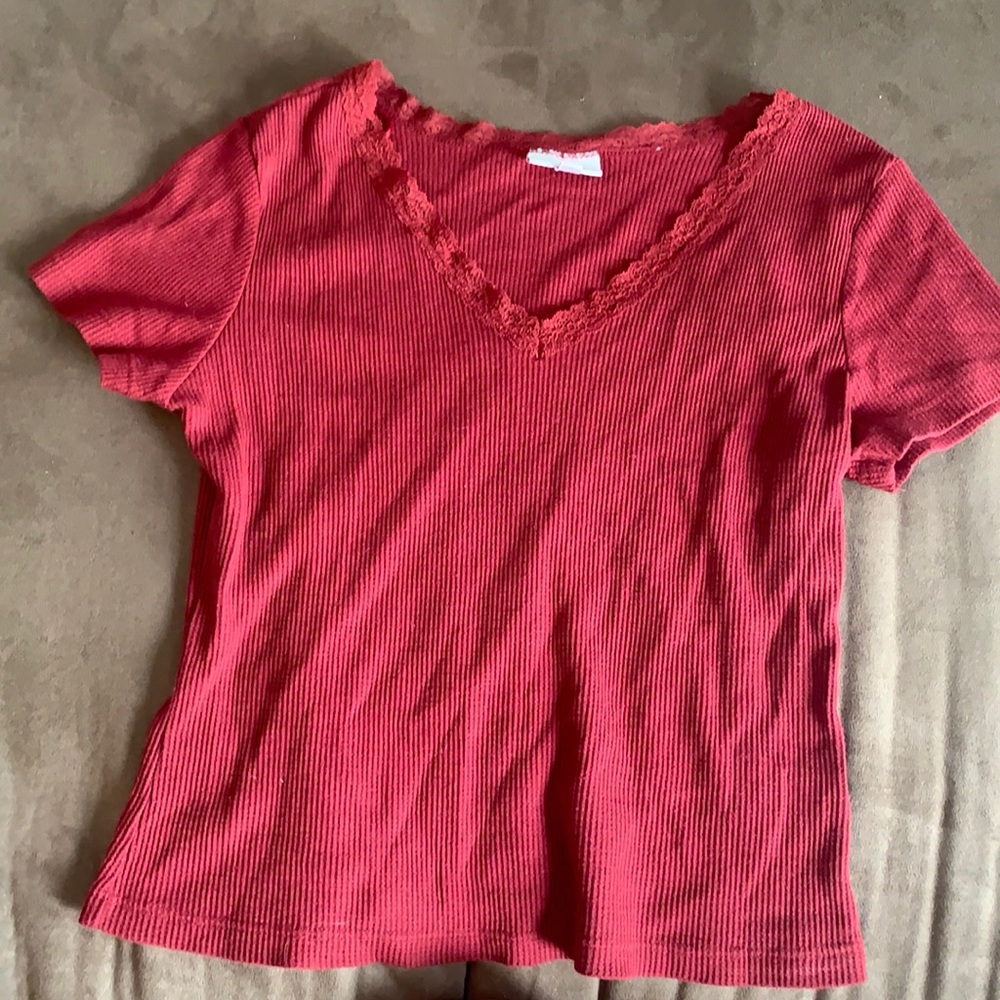 Red ribbed tee with lace detail